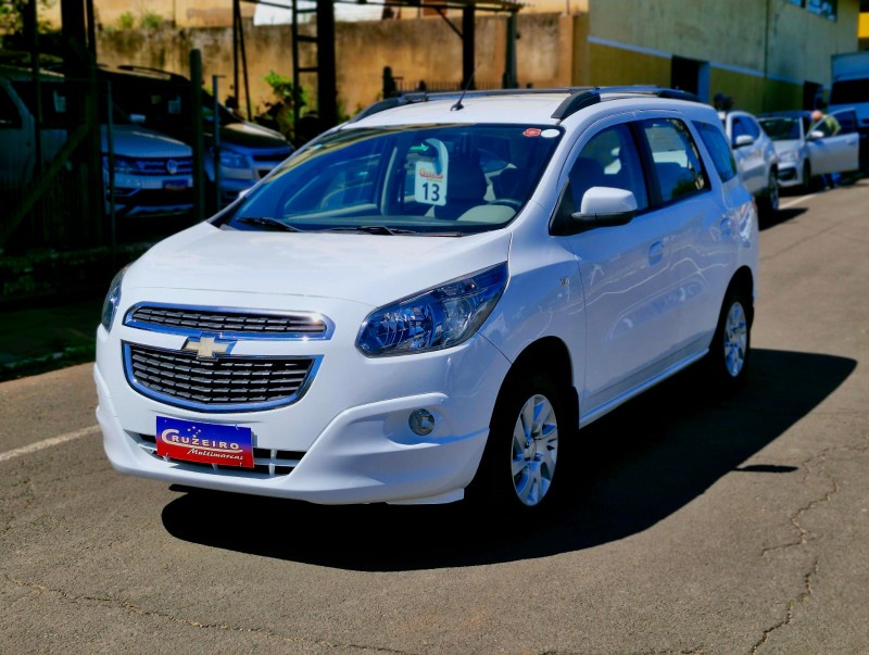 CHEVROLET SPIN 1.8 LTZ 2013/2013 CRUZEIRO MULTIMARCAS CRUZEIRO DO SUL / Carros no Vale