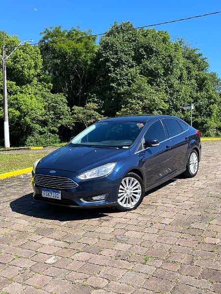 FORD FOCUS SEDAN FASTBACK TITANIUM 2.0 16V 2016 2016/2016 BOSCO AUTOMÓVEIS GUAPORÉ / Carros no Vale