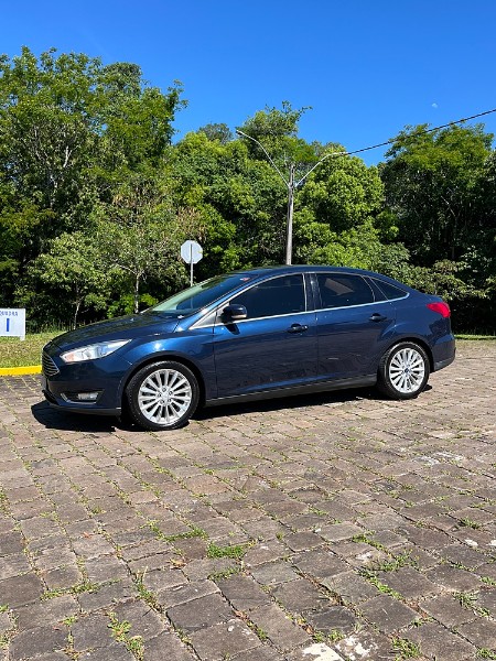 FORD FOCUS SEDAN FASTBACK TITANIUM 2.0 16V 2016 2016/2016 BOSCO AUTOMÓVEIS GUAPORÉ / Carros no Vale