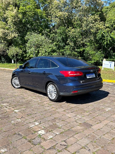 FORD FOCUS SEDAN FASTBACK TITANIUM 2.0 16V 2016 2016/2016 BOSCO AUTOMÓVEIS GUAPORÉ / Carros no Vale