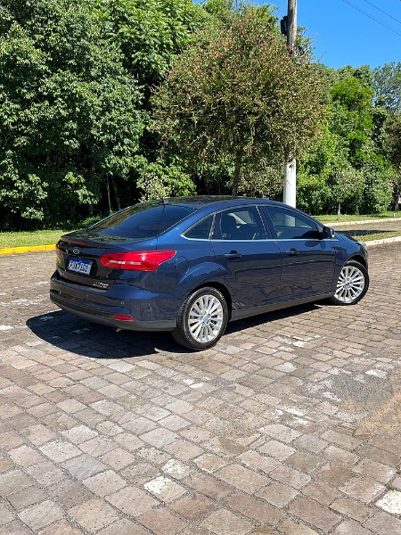 FORD FOCUS SEDAN FASTBACK TITANIUM 2.0 16V 2016 2016/2016 BOSCO AUTOMÓVEIS GUAPORÉ / Carros no Vale