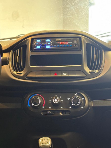 FIAT UNO 1.0 ATTRACTIVE 8V 2020/2021 JM AUTOMÓVEIS VENÂNCIO AIRES / Carros no Vale