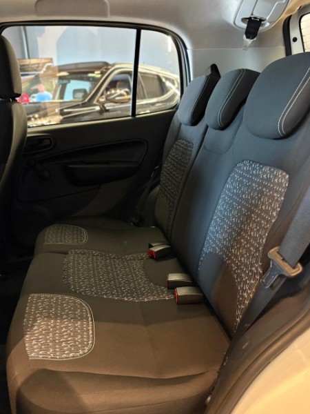 FIAT UNO 1.0 ATTRACTIVE 8V 2020/2021 JM AUTOMÓVEIS VENÂNCIO AIRES / Carros no Vale