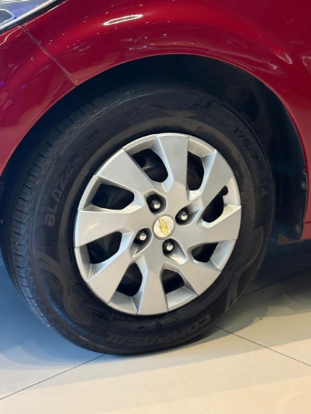 CHEVROLET ONIX HATCH JOY 1.0 8V FLEX 5P MEC. 2017/2018 JM AUTOMÓVEIS VENÂNCIO AIRES / Carros no Vale