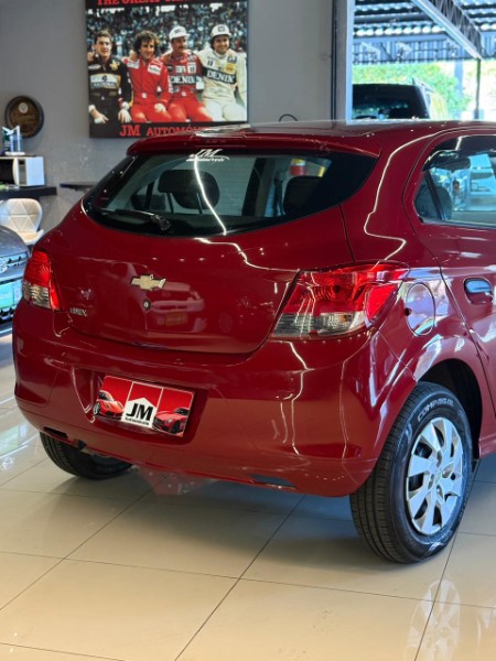 CHEVROLET ONIX HATCH JOY 1.0 8V FLEX 5P MEC. 2017/2018 JM AUTOMÓVEIS VENÂNCIO AIRES / Carros no Vale