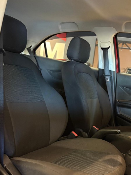 CHEVROLET ONIX HATCH JOY 1.0 8V FLEX 5P MEC. 2017/2018 JM AUTOMÓVEIS VENÂNCIO AIRES / Carros no Vale