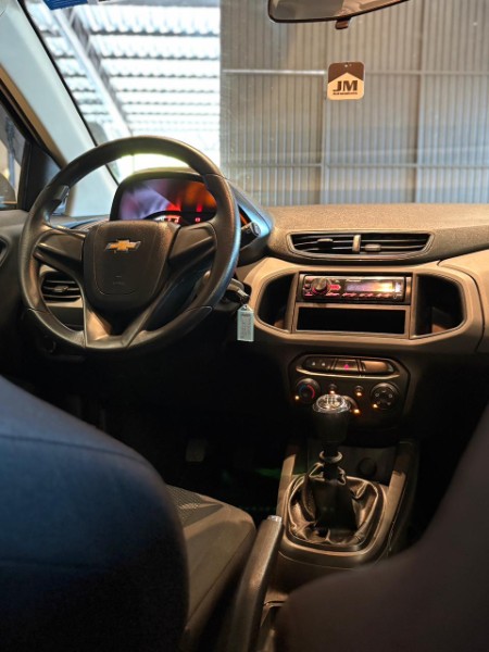 CHEVROLET ONIX HATCH JOY 1.0 8V FLEX 5P MEC. 2017/2018 JM AUTOMÓVEIS VENÂNCIO AIRES / Carros no Vale