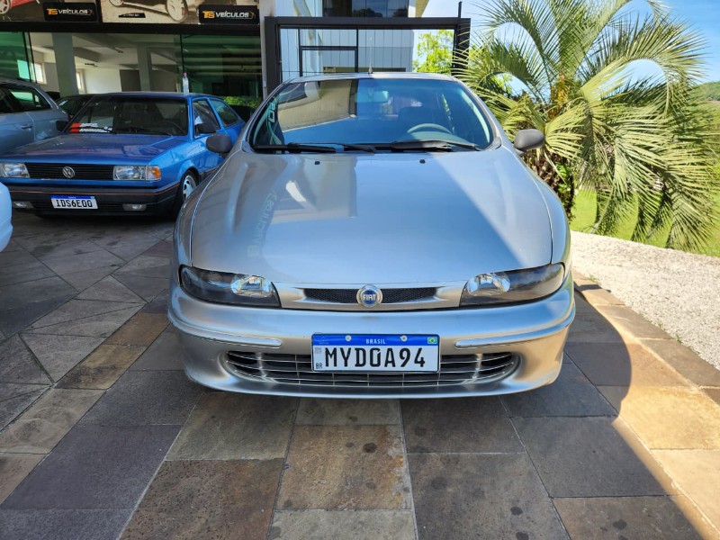 FIAT BRAVA 1.6 SX 16V 2002/2002 TS VEÍCULOS ANTA GORDA / Carros no Vale