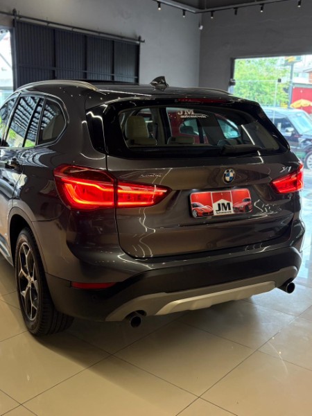 BMW X1 2.0 16V TURBO ACTIVEFLEX SDRIVE20I 2017/2018 JM AUTOMÓVEIS VENÂNCIO AIRES / Carros no Vale