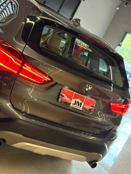 BMW X1 2.0 16V TURBO ACTIVEFLEX SDRIVE20I 2017/2018 JM AUTOMÓVEIS VENÂNCIO AIRES / Carros no Vale