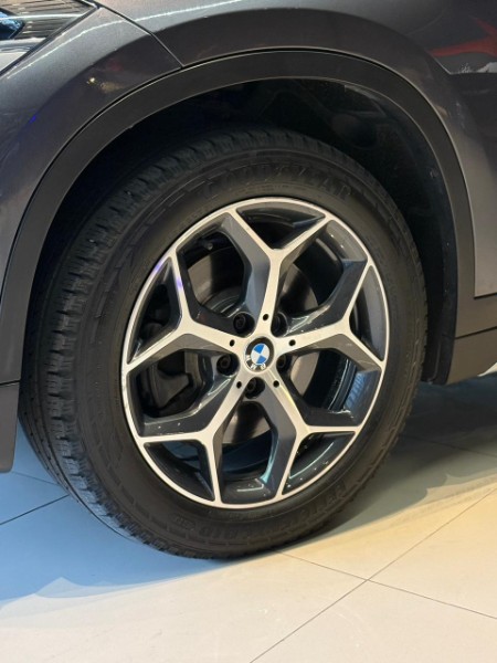 BMW X1 2.0 16V TURBO ACTIVEFLEX SDRIVE20I 2017/2018 JM AUTOMÓVEIS VENÂNCIO AIRES / Carros no Vale