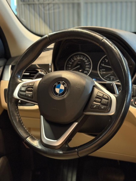 BMW X1 2.0 16V TURBO ACTIVEFLEX SDRIVE20I 2017/2018 JM AUTOMÓVEIS VENÂNCIO AIRES / Carros no Vale