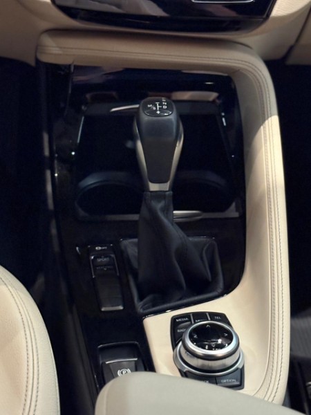 BMW X1 2.0 16V TURBO ACTIVEFLEX SDRIVE20I 2017/2018 JM AUTOMÓVEIS VENÂNCIO AIRES / Carros no Vale