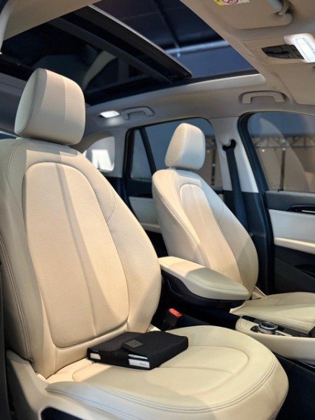 BMW X1 2.0 16V TURBO ACTIVEFLEX SDRIVE20I 2017/2018 JM AUTOMÓVEIS VENÂNCIO AIRES / Carros no Vale