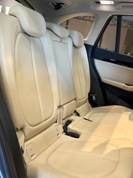 BMW X1 2.0 16V TURBO ACTIVEFLEX SDRIVE20I 2017/2018 JM AUTOMÓVEIS VENÂNCIO AIRES / Carros no Vale