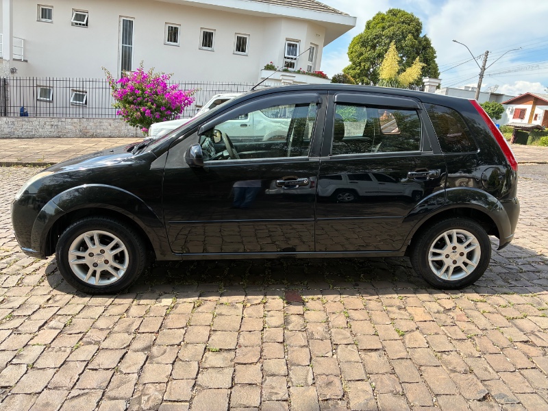 FORD FIESTA SE 1.0 8V FLEX 5P 2009/2009 COMPLETO VEÍCULOS GUAPORÉ / Carros no Vale