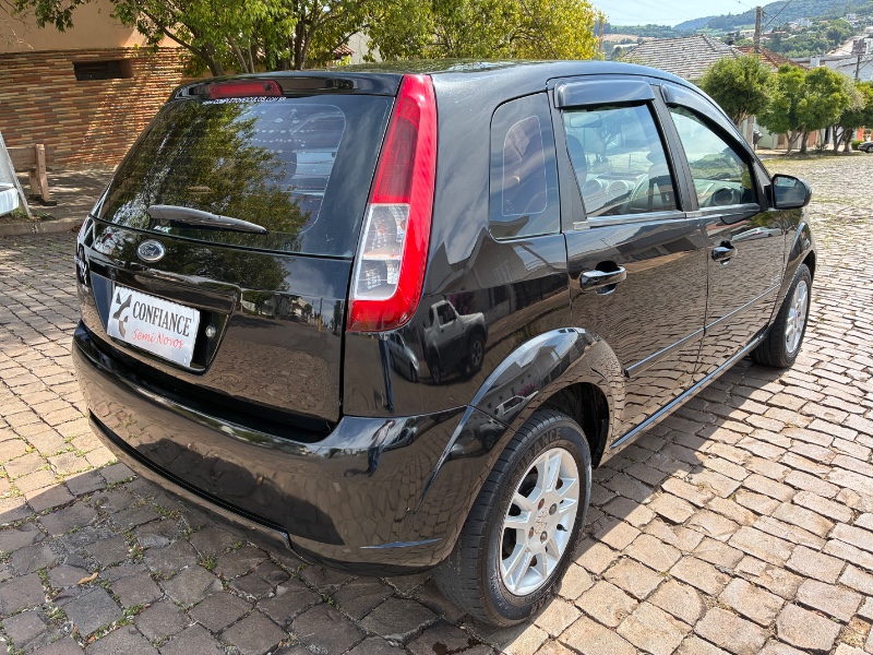 FORD FIESTA SE 1.0 8V FLEX 5P 2009/2009 COMPLETO VEÍCULOS GUAPORÉ / Carros no Vale