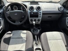 FORD FIESTA SE 1.0 8V FLEX 5P 2009/2009 COMPLETO VEÍCULOS GUAPORÉ / Carros no Vale