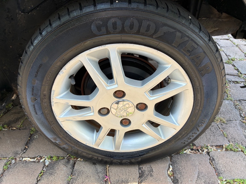 FORD FIESTA SE 1.0 8V FLEX 5P 2009/2009 COMPLETO VEÍCULOS GUAPORÉ / Carros no Vale