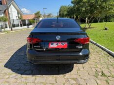 VOLKSWAGEN VIRTUS 1.0 200 TSI COMFORTLINE 2018/2018 ELY AUTOMÓVEIS LAJEADO / Carros no Vale