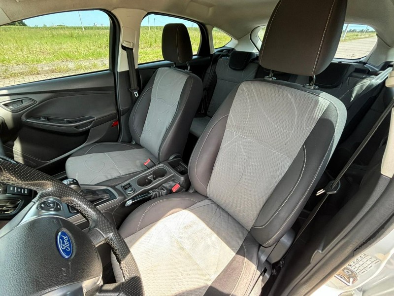 FORD FOCUS S 1.6 /2014 RT 811 VEÍCULOS ARROIO DO MEIO / Carros no Vale