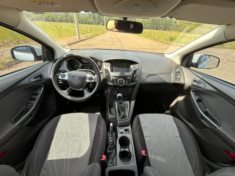 FORD FOCUS S 1.6 /2014 RT 811 VEÍCULOS ARROIO DO MEIO / Carros no Vale