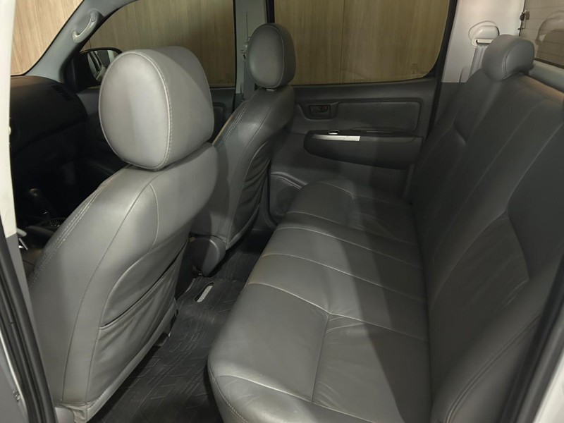 TOYOTA HILUX CD SR 4X4 /2015 IDEAL VEÍCULOS LAJEADO / Carros no Vale