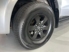 TOYOTA HILUX CD SR 4X4 /2015 IDEAL VEÍCULOS LAJEADO / Carros no Vale