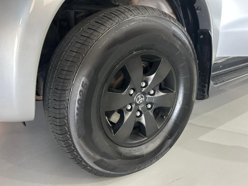 TOYOTA HILUX CD SR 4X4 /2015 IDEAL VEÍCULOS LAJEADO / Carros no Vale