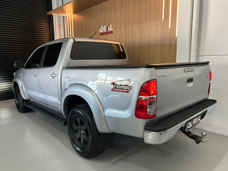 TOYOTA HILUX CD SR 4X4 /2015 IDEAL VEÍCULOS LAJEADO / Carros no Vale