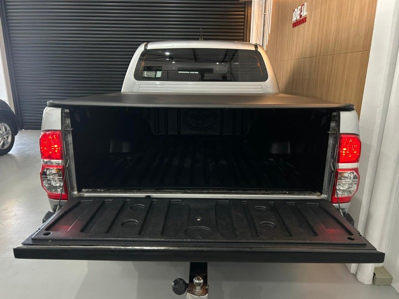 TOYOTA HILUX CD SR 4X4 /2015 IDEAL VEÍCULOS LAJEADO / Carros no Vale