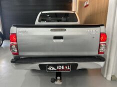 TOYOTA HILUX CD SR 4X4 /2015 IDEAL VEÍCULOS LAJEADO / Carros no Vale