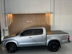 TOYOTA HILUX CD SR 4X4 /2015 IDEAL VEÍCULOS LAJEADO / Carros no Vale