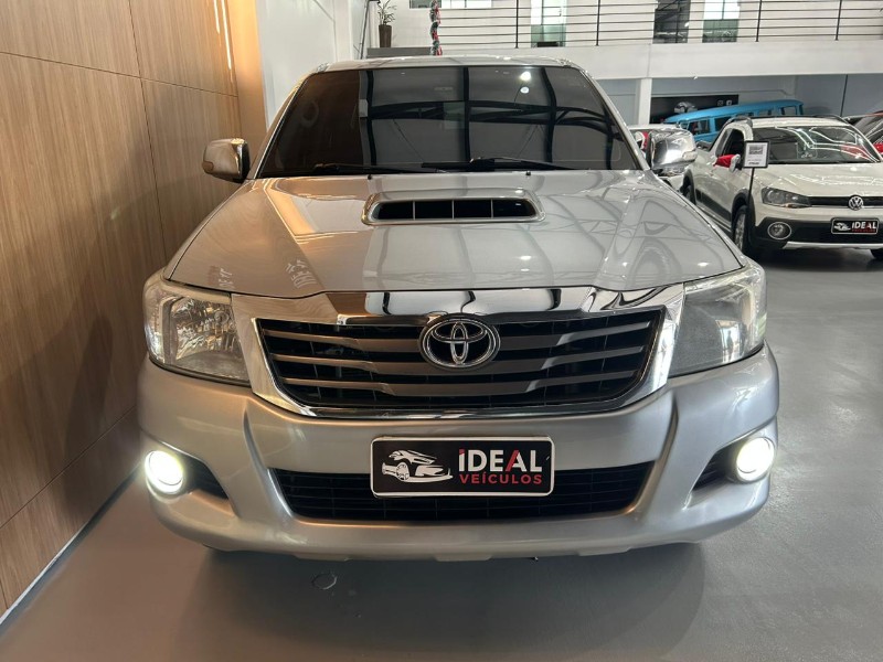 TOYOTA HILUX CD SR 4X4 /2015 IDEAL VEÍCULOS LAJEADO / Carros no Vale