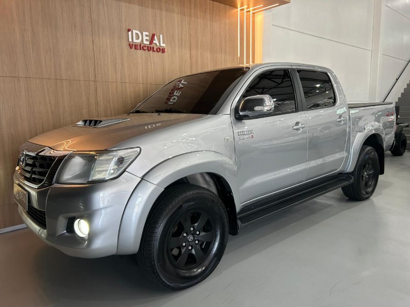 TOYOTA HILUX CD SR 4X4 /2015 IDEAL VEÍCULOS LAJEADO / Carros no Vale