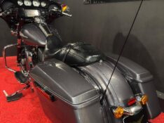 HARLEY DAVIDSON STREET GLIDE /2015 EXCLUSIVO VEÍCULOS SANTA CRUZ DO SUL / Carros no Vale