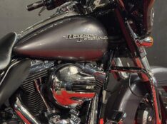 HARLEY DAVIDSON STREET GLIDE /2015 EXCLUSIVO VEÍCULOS SANTA CRUZ DO SUL / Carros no Vale