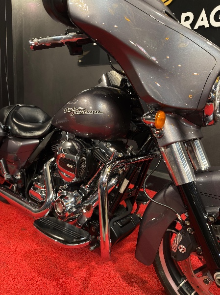 HARLEY DAVIDSON STREET GLIDE /2015 EXCLUSIVO VEÍCULOS SANTA CRUZ DO SUL / Carros no Vale HARLEY DAVIDSON STREET GLIDE /2015 EXCLUSIVO VEÍCULOS SANTA CRUZ DO SUL / Carros no Vale