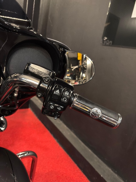 HARLEY DAVIDSON STREET GLIDE /2015 EXCLUSIVO VEÍCULOS SANTA CRUZ DO SUL / Carros no Vale HARLEY DAVIDSON STREET GLIDE /2015 EXCLUSIVO VEÍCULOS SANTA CRUZ DO SUL / Carros no Vale