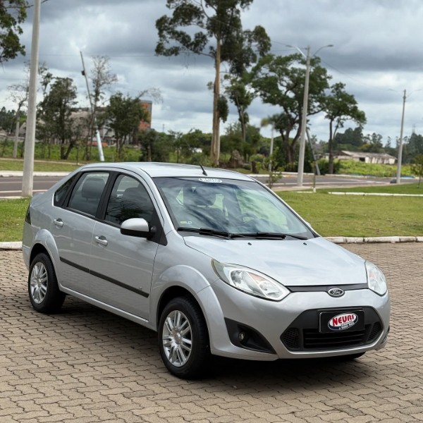 FORD FIESTA 1.6 8V 2014 2014/2014 NEURI VEÍCULOS LAJEADO / Carros no Vale