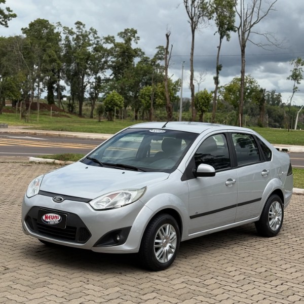 FORD FIESTA 1.6 8V 2014 2014/2014 NEURI VEÍCULOS LAJEADO / Carros no Vale