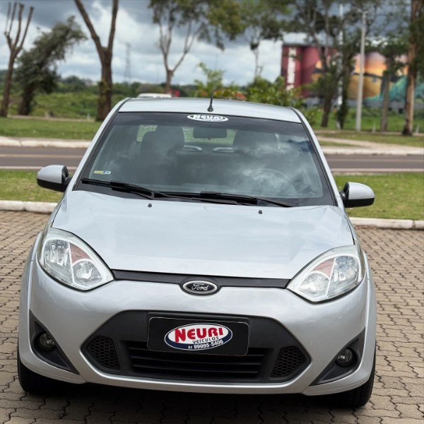 FORD FIESTA 1.6 8V 2014 2014/2014 NEURI VEÍCULOS LAJEADO / Carros no Vale