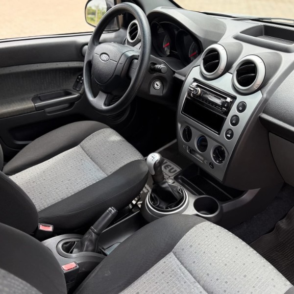 FORD FIESTA 1.6 8V 2014 2014/2014 NEURI VEÍCULOS LAJEADO / Carros no Vale