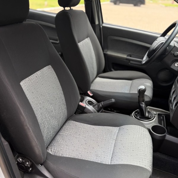 FORD FIESTA 1.6 8V 2014 2014/2014 NEURI VEÍCULOS LAJEADO / Carros no Vale