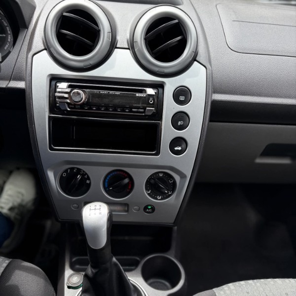 FORD FIESTA 1.6 8V 2014 2014/2014 NEURI VEÍCULOS LAJEADO / Carros no Vale