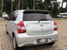 TOYOTA ETIOS 1.5 XS 16V FLEX 4P MANUAL 2017/2018 NEURI VEÍCULOS LAJEADO / Carros no Vale