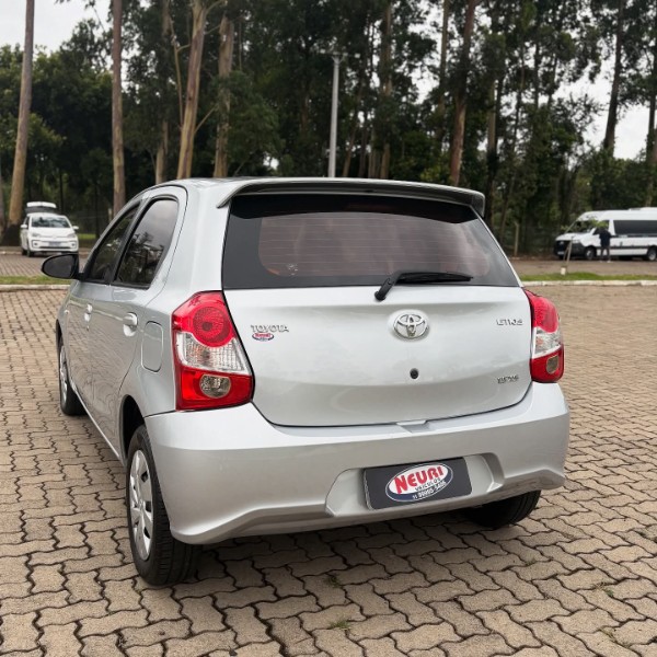TOYOTA ETIOS 1.5 XS 16V FLEX 4P MANUAL 2017/2018 NEURI VEÍCULOS LAJEADO / Carros no Vale TOYOTA ETIOS 1.5 XS 16V FLEX 4P MANUAL 2017/2018 NEURI VEÍCULOS LAJEADO / Carros no Vale