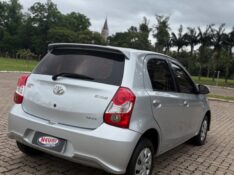 TOYOTA ETIOS 1.5 XS 16V FLEX 4P MANUAL 2017/2018 NEURI VEÍCULOS LAJEADO / Carros no Vale