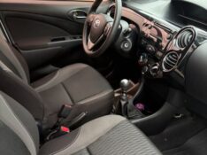 TOYOTA ETIOS 1.5 XS 16V FLEX 4P MANUAL 2017/2018 NEURI VEÍCULOS LAJEADO / Carros no Vale