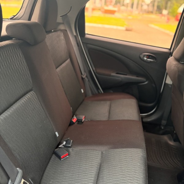 TOYOTA ETIOS 1.5 XS 16V FLEX 4P MANUAL 2017/2018 NEURI VEÍCULOS LAJEADO / Carros no Vale TOYOTA ETIOS 1.5 XS 16V FLEX 4P MANUAL 2017/2018 NEURI VEÍCULOS LAJEADO / Carros no Vale